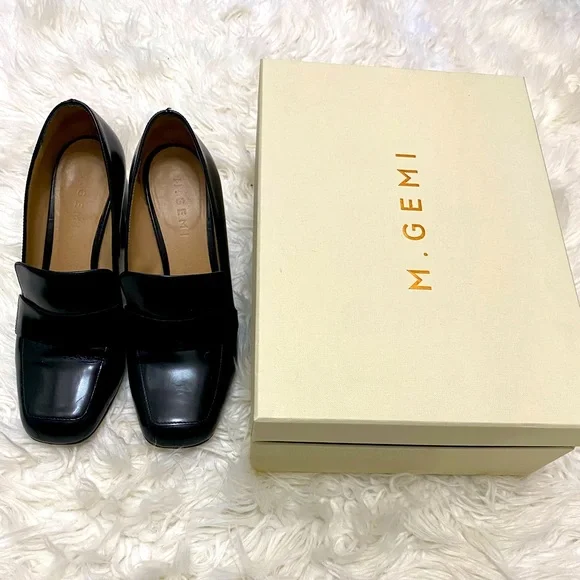 Experience quiet luxury with this M.Gemi shoe with dust bag and box. - Picture 7 of 8